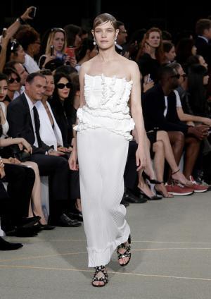 ジバンシィ バイ リカルド ティッシ、謎めくミステリーのシンボル【17SSメンズ&amp;16-17AWクチュール】