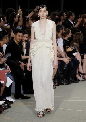 ジバンシィ バイ リカルド ティッシ、謎めくミステリーのシンボル【17SSメンズ&amp;16-17AWクチュール】