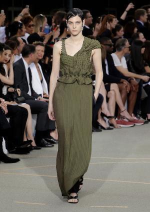 ジバンシィ バイ リカルド ティッシ、謎めくミステリーのシンボル【17SSメンズ&amp;16-17AWクチュール】