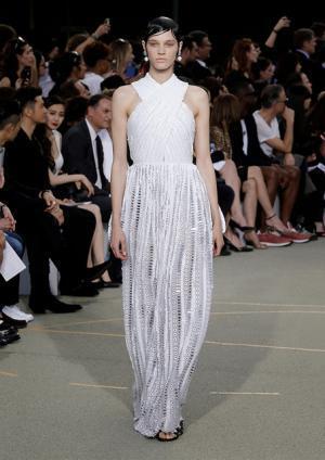 ジバンシィ バイ リカルド ティッシ、謎めくミステリーのシンボル【17SSメンズ&amp;16-17AWクチュール】