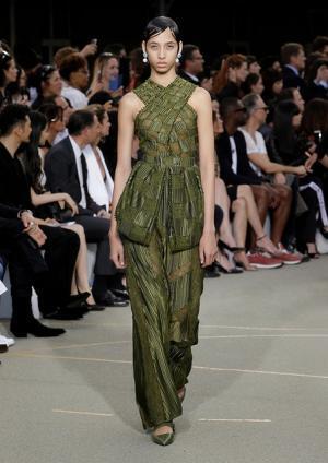 ジバンシィ バイ リカルド ティッシ、謎めくミステリーのシンボル【17SSメンズ&amp;16-17AWクチュール】