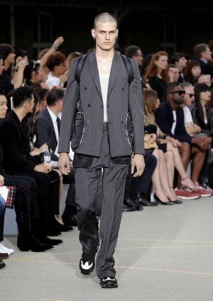 ジバンシィ バイ リカルド ティッシ、謎めくミステリーのシンボル【17SSメンズ&amp;16-17AWクチュール】