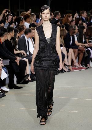 ジバンシィ バイ リカルド ティッシ、謎めくミステリーのシンボル【17SSメンズ&amp;16-17AWクチュール】