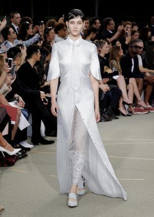 ジバンシィ バイ リカルド ティッシ、謎めくミステリーのシンボル【17SSメンズ&amp;16-17AWクチュール】