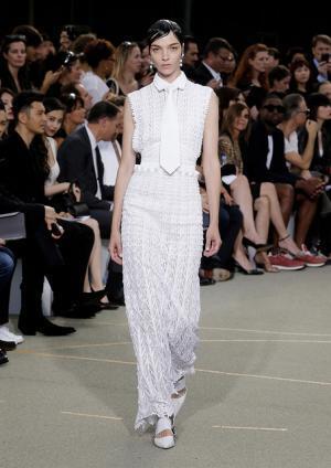 ジバンシィ バイ リカルド ティッシ、謎めくミステリーのシンボル【17SSメンズ&amp;16-17AWクチュール】