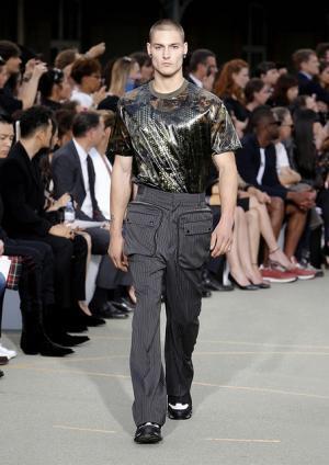 ジバンシィ バイ リカルド ティッシ、謎めくミステリーのシンボル【17SSメンズ&amp;16-17AWクチュール】