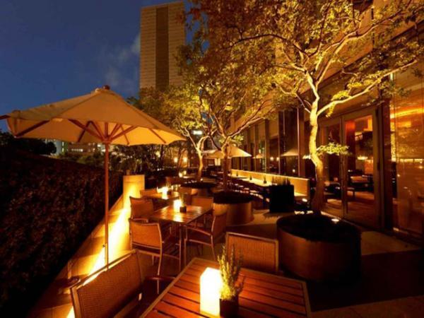 グランド ハイアット 東京、廻るお寿司や“ガーデン”がテーマのコース料理をテラスで堪能