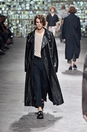 ドリス ヴァン ノッテンがアーツ・アンド・クラフツ運動を提唱【17SSメンズ】