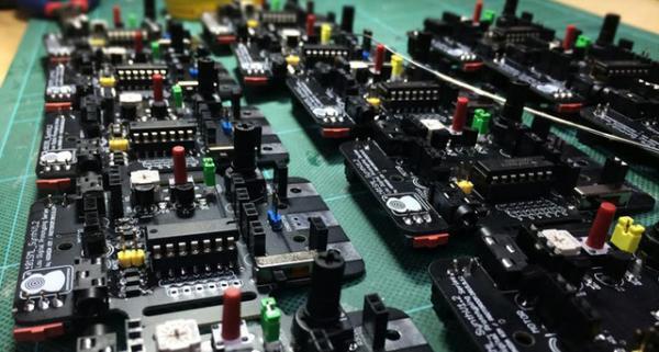 夏休みの子ども向けイベント「ICC キッズ・プログラム」が開催。気づきフィルターを通して、探検に出かけよう!