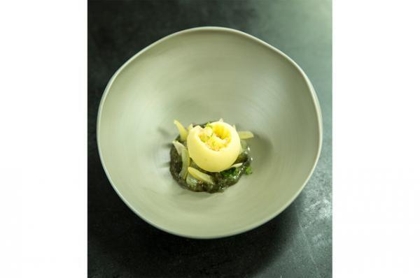 日仏最高峰の味覚がワンプレートに！一夜限りのコラボディナーをアランデュカスで味わう【Paris Report--3/5】