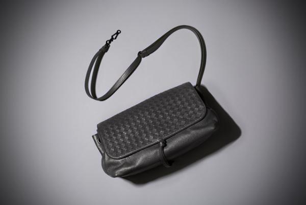 ボッテガ・ヴェネタ、16年アーリーフォールコレクションより日本限定バッグを発売