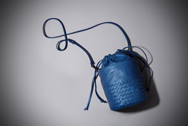 ボッテガ・ヴェネタ、16年アーリーフォールコレクションより日本限定バッグを発売