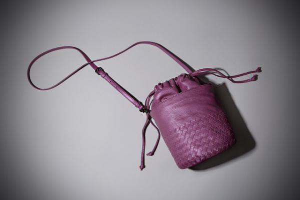 ボッテガ・ヴェネタ、16年アーリーフォールコレクションより日本限定バッグを発売