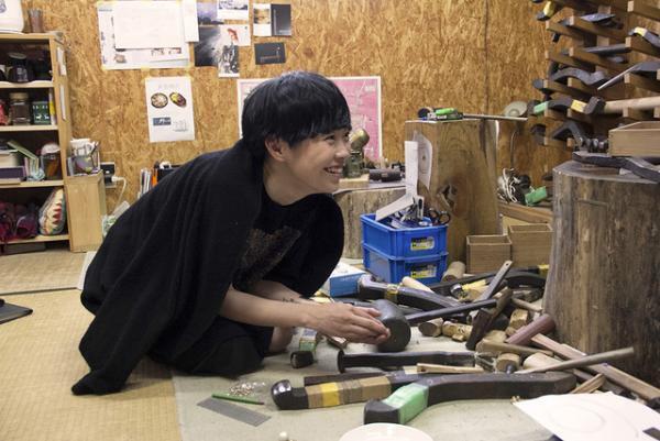 「二人三脚で金属と人生を歩む」鎚起銅器職人・渡辺和也【新潟の旅】