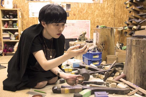 「二人三脚で金属と人生を歩む」鎚起銅器職人・渡辺和也【新潟の旅】