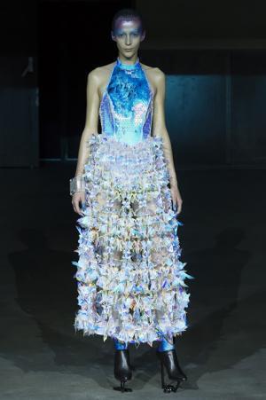 パリコレで魅せた“体から自由に作る”未来のオートクチュール--YUIMA NAKAZATO 中里唯馬 1/2【INTERVIEW】