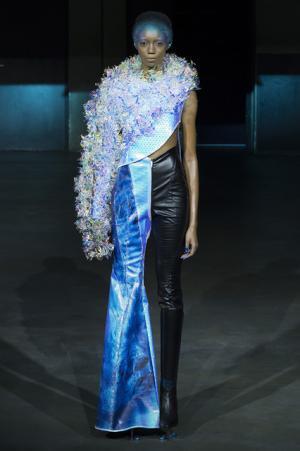 パリコレで魅せた“体から自由に作る”未来のオートクチュール--YUIMA NAKAZATO 中里唯馬 1/2【INTERVIEW】