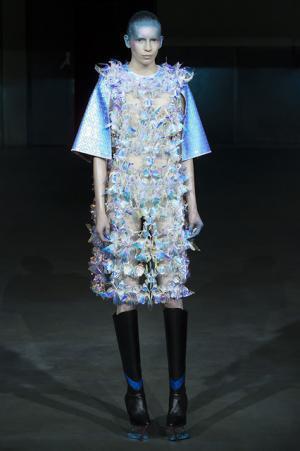 パリコレで魅せた“体から自由に作る”未来のオートクチュール--YUIMA NAKAZATO 中里唯馬 1/2【INTERVIEW】