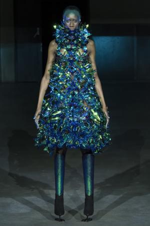 パリコレで魅せた“体から自由に作る”未来のオートクチュール--YUIMA NAKAZATO 中里唯馬 1/2【INTERVIEW】