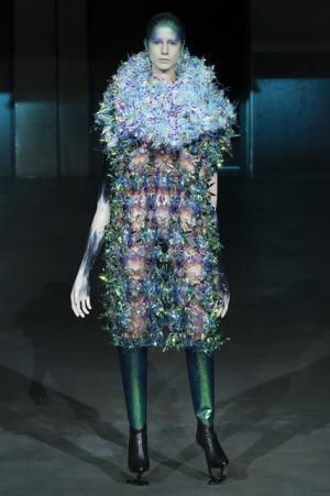 パリコレで魅せた“体から自由に作る”未来のオートクチュール--YUIMA NAKAZATO 中里唯馬 1/2【INTERVIEW】