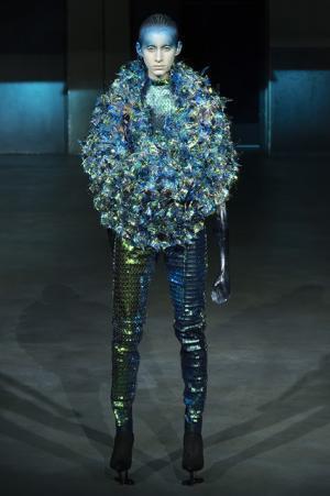 パリコレで魅せた“体から自由に作る”未来のオートクチュール--YUIMA NAKAZATO 中里唯馬 1/2【INTERVIEW】