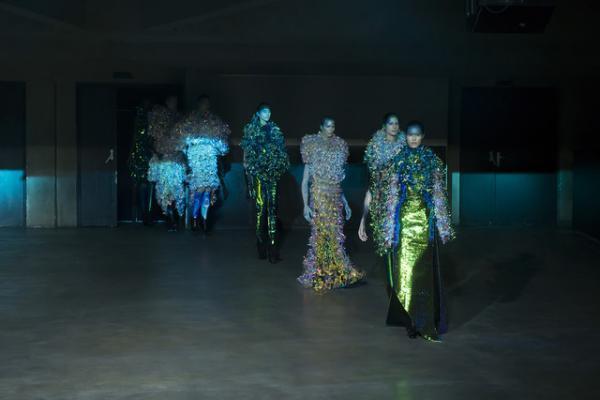 パリコレで魅せた“体から自由に作る”未来のオートクチュール--YUIMA NAKAZATO 中里唯馬 1/2【INTERVIEW】