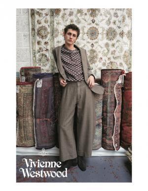 ヴィヴィアン・ウエストウッドの16-17AW広告キャンペーン、ロンドンの倉庫を舞台に撮影