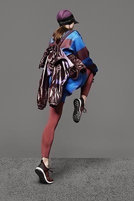 アディダス バイ ステラ・マッカートニー、女性のスポーツシーンをフェミニンかつ躍動的に表現した2016秋冬コレクション