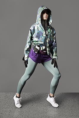 アディダス バイ ステラ・マッカートニー、女性のスポーツシーンをフェミニンかつ躍動的に表現した2016秋冬コレクション