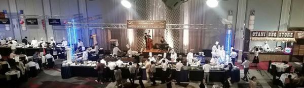 小山薫堂らによる“おいしい応援団5人衆”がプロデュース、全国の極上肉や伝説の餃子、スイーツの名店が集結