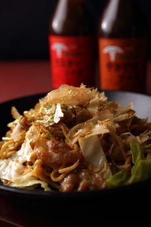 小山薫堂らによる“おいしい応援団5人衆”がプロデュース、全国の極上肉や伝説の餃子、スイーツの名店が集結