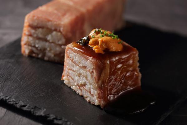 小山薫堂らによる“おいしい応援団5人衆”がプロデュース、全国の極上肉や伝説の餃子、スイーツの名店が集結