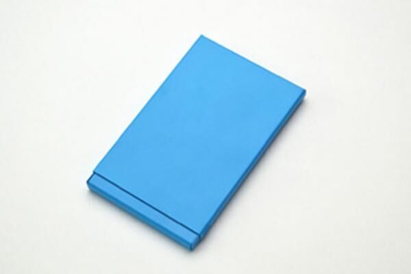マグネットの「マグネシウム製名刺入れ」／Aqua Blue（7,000円）