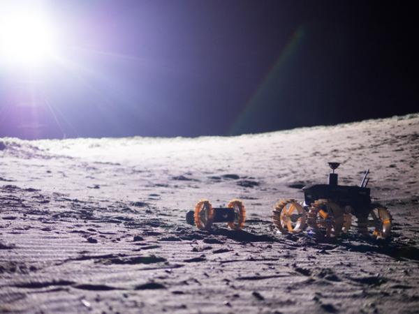 月を目指すロボットの操縦を体験！日本橋三越本店で月面探査チームHAKUTOの期間限定イベントを実施