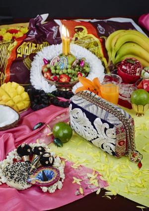 クリスチャン ルブタン、“枕”のように抱きしめたいバッグ「PILOUTIN」が登場