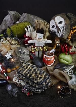 クリスチャン ルブタン、“枕”のように抱きしめたいバッグ「PILOUTIN」が登場