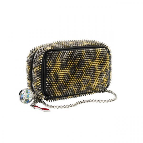 クリスチャン ルブタン、“枕”のように抱きしめたいバッグ「PILOUTIN」が登場