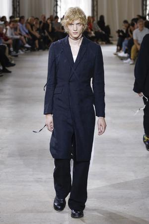 アン ドゥムルメステール、ファッションに“愛と情熱”を【17SSメンズ】