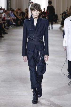 アン ドゥムルメステール、ファッションに“愛と情熱”を【17SSメンズ】