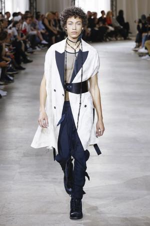 アン ドゥムルメステール、ファッションに“愛と情熱”を【17SSメンズ】