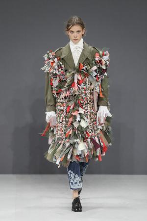 ヴィクター＆ロルフ、アーカイブコレクションの素材を蘇らせる実験【16-17AWクチュール】