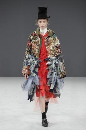 ヴィクター＆ロルフ、アーカイブコレクションの素材を蘇らせる実験【16-17AWクチュール】