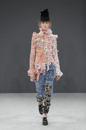 ヴィクター＆ロルフ、アーカイブコレクションの素材を蘇らせる実験【16-17AWクチュール】