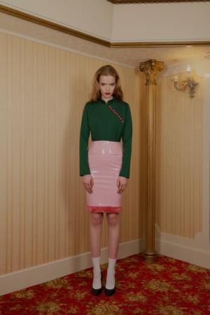 “赤リップ”に合うスタイリングを提案！マドモアゼル・ユリアによる初のアパレルブランド