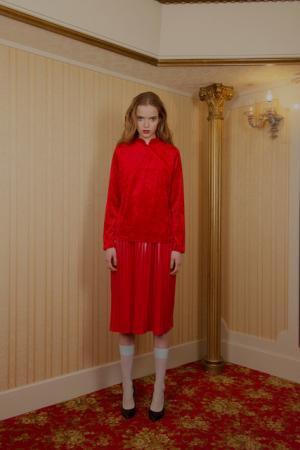 “赤リップ”に合うスタイリングを提案！マドモアゼル・ユリアによる初のアパレルブランド