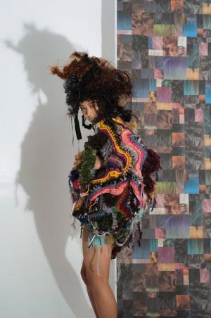 CHARAやmiwaの衣装も手掛けるニットクリエイター蓮沼千紘の“頭のなか”。表参道 ロケットが脳細胞空間に