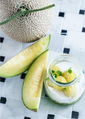 最高級マスクメロンなど旬果実を贅沢トッピング。なのに“ヘルシーなヨーグルト”が新宿伊勢丹限定で食べられる