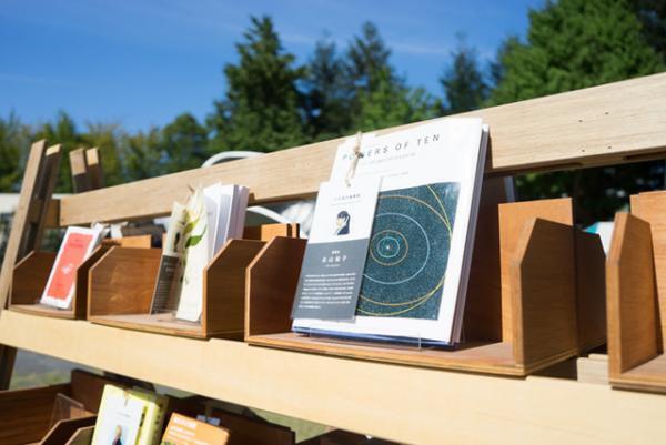 芝生広場にライゾマ手がける“脳波で動く”真っ白なカーテン出現!?5感で楽しむ六本木のデザインタッチが今年も