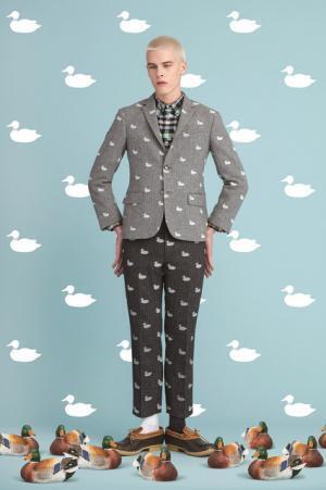 コエ×トム ブラウンのコラボコレクション発売、アイテムにアヒルモチーフの“KOE DUCK”が大量発生!?