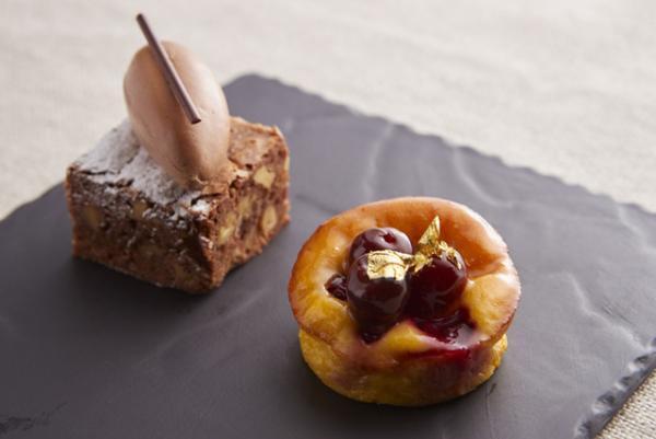 都心のアウトドアを満喫。緑に囲まれたラウンジ、屋外シネマやヨガイベントが東京ミッドタウンで開催